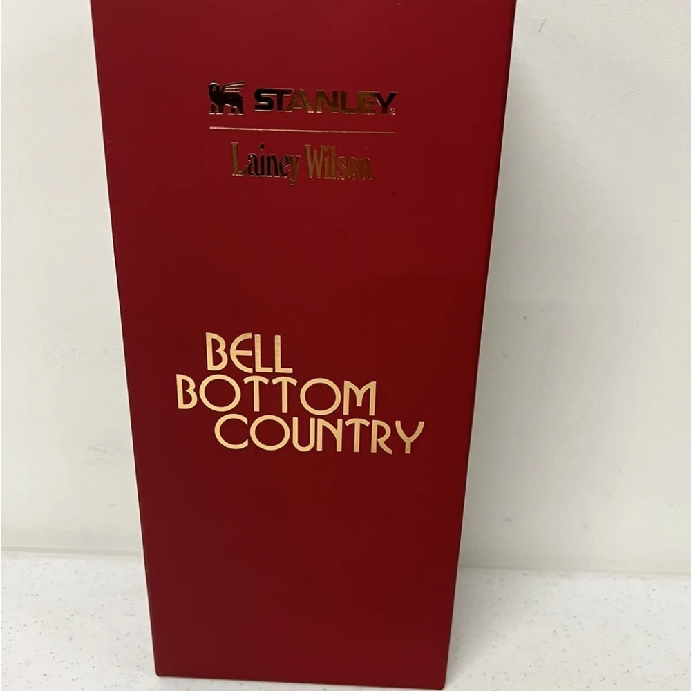 Brand new authentic Stanley x Lainey Wilson Country Gold Tumbler